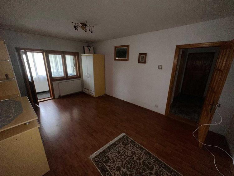 Apartament cu 3 camere decomandat în Burdujeni