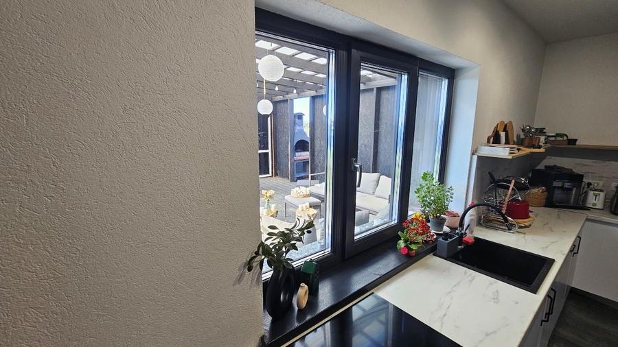 Casă individuală cu 5 camere cu Canalizare în Sânpetru