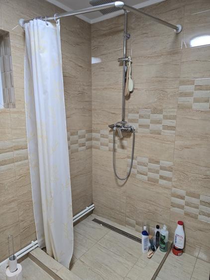 Casă cu 2 camere decomandat în Ciocârlia