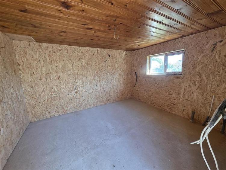 Casă individuală cu 2 camere cu Teren 324.70001220703 Mp în Periferie