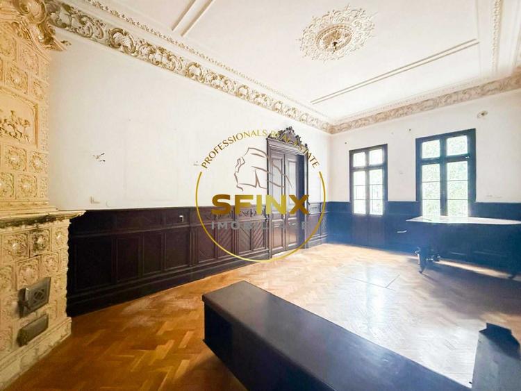 Casă individuală cu 9 camere cu Teren 707 Mp în P-ța Romană