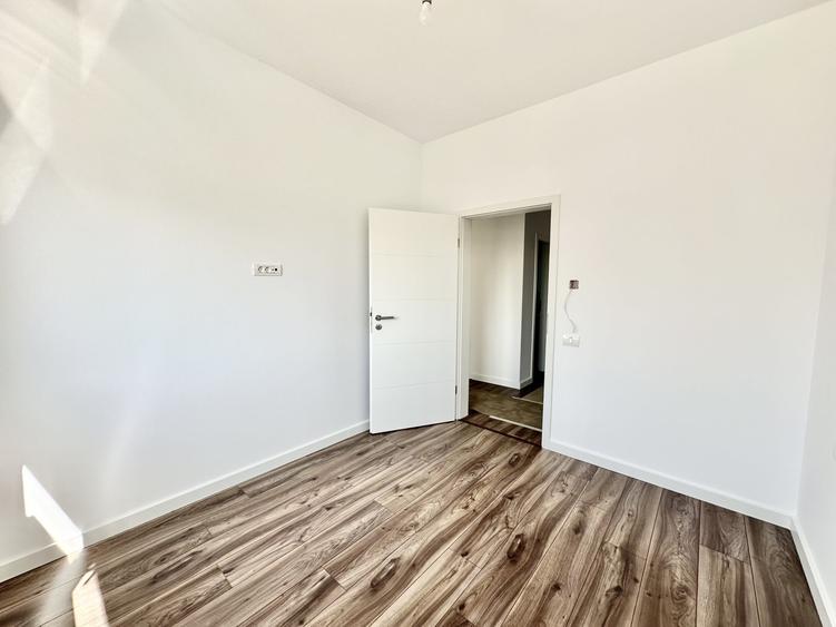 Duplex cu 5 camere cu Canalizare în Moșnița Veche