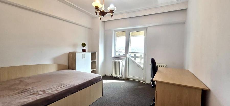 Apartament cu 3 camere decomandat, mobilat în Central