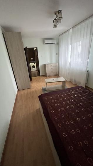 Garsonieră decomandată în Central