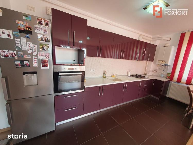 Apartament cu 3 camere, mobilat în Plopi