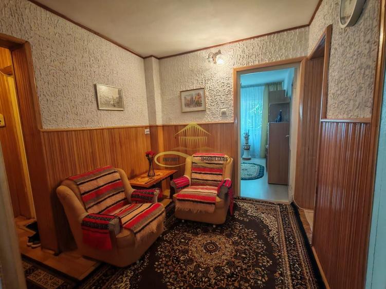 Apartament cu 3 camere decomandat, mobilat în Alexandru cel Bun