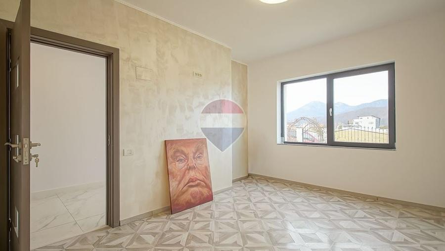 Casă cu 5 camere cu Teren 400 Mp în Bunloc