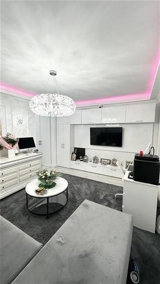 Apartament cu 4 camere semidecomandat, mobilat în Tomis Nord