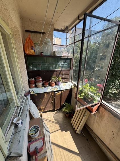 Apartament cu 3 camere semidecomandat în Exterior Vest