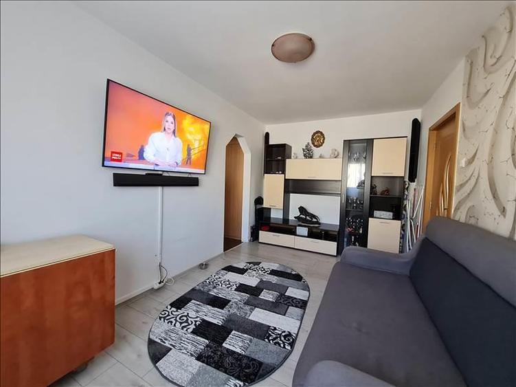 Apartament cu 2 camere semidecomandat, mobilat în Florilor