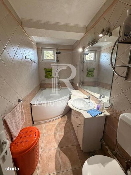 Apartament cu 3 camere semidecomandat în Decebal