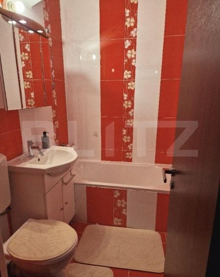 Apartament cu 3 camere semidecomandat, mobilat în Baza 3