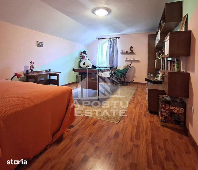 Casă cu 5 camere cu Teren 1000 Mp în Vladimirescu