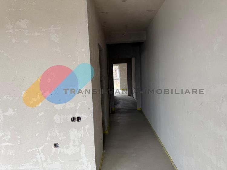 Casă individuală cu 4 camere cu Canalizare în Iris