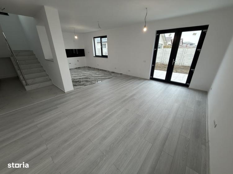 Casă cu 4 camere în Domnești