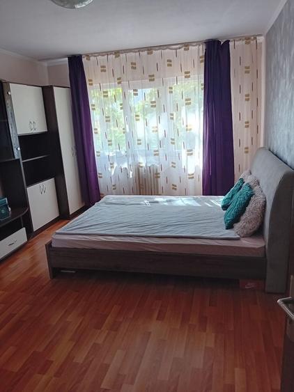 Garsonieră decomandată în Decebal