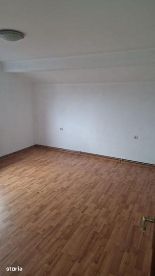 Casă cu 5 camere cu Teren 219 Mp în Moșoaia