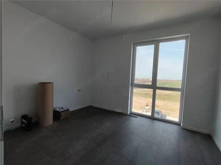 Apartament cu 2 camere semidecomandat în Moșnița Nouă