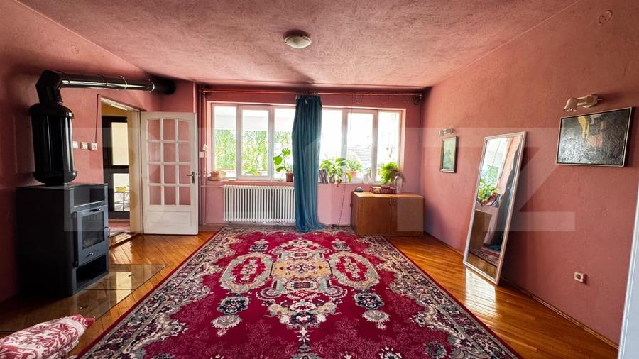 Casă individuală cu 8 camere cu Canalizare în Central