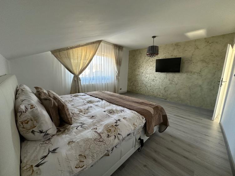 Casă cu 4 camere cu Teren 2000 Mp în Central