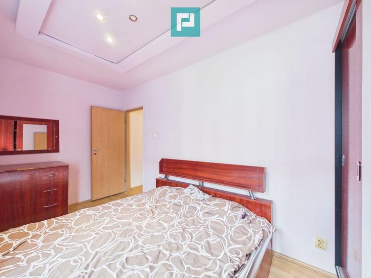 Apartament cu 3 camere semidecomandat, mobilat în Spitalul Județean