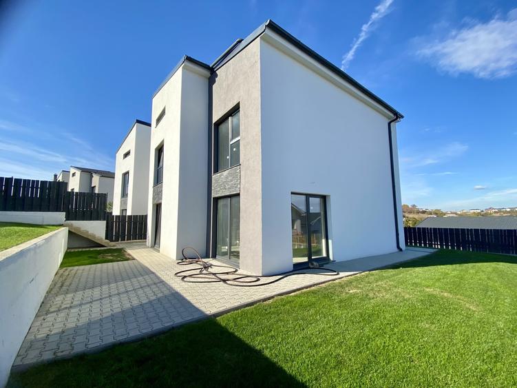 Duplex cu 4 camere cu Canalizare în Dezmir