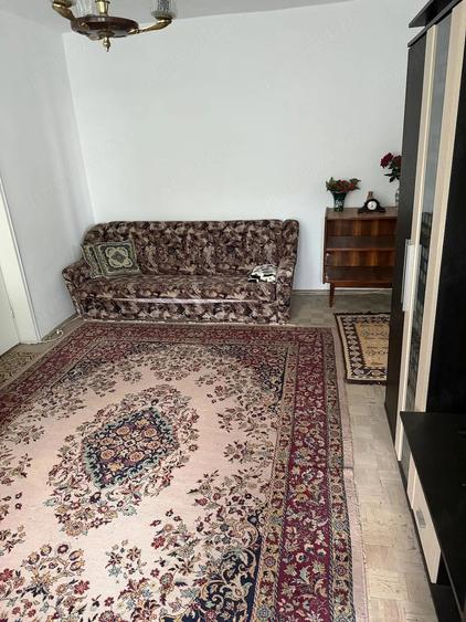 Apartament cu 2 camere semidecomandat în Independenței