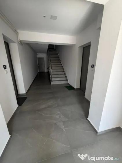 Apartament cu 2 camere decomandat, mobilat în Malu Mare