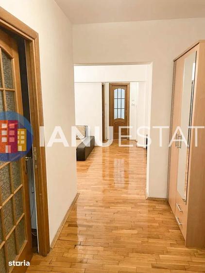 Apartament cu 3 camere semidecomandat în Tineretului