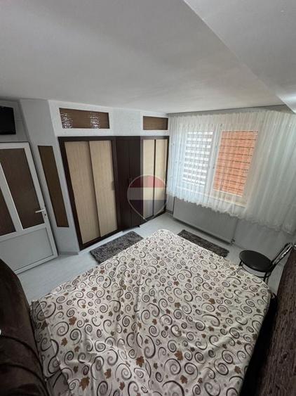 Apartament cu 3 camere decomandat, mobilat în Central