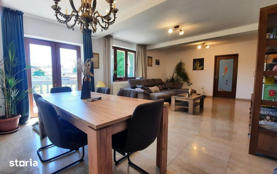 Casă cu 5 camere cu Teren 1514 Mp în Central