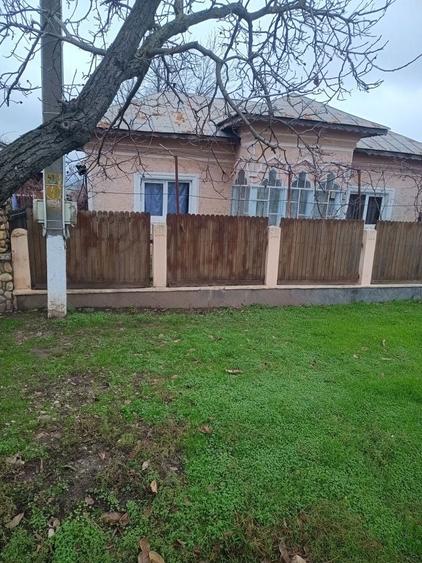 Casă cu 3 camere în Pătuleni