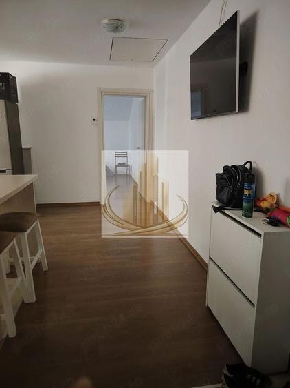 Apartament cu 3 camere semidecomandat, mobilat în Dumbrăvița