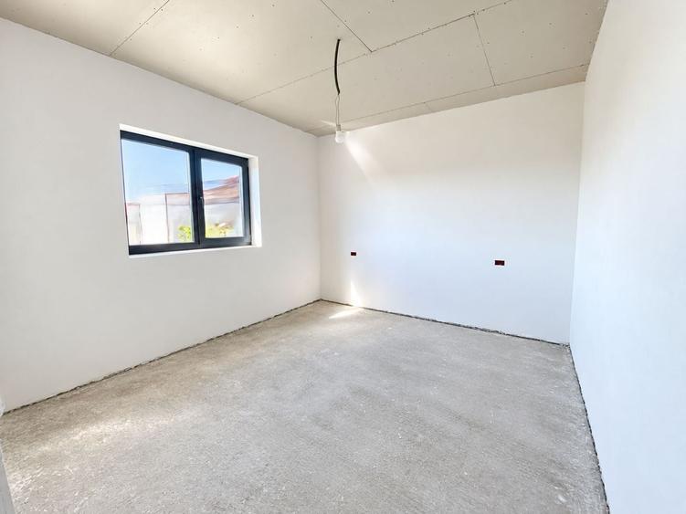 Duplex cu 4 camere cu Canalizare în Săcălaz