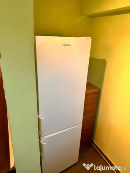 Apartament cu 4 camere decomandat în Complex Studențesc