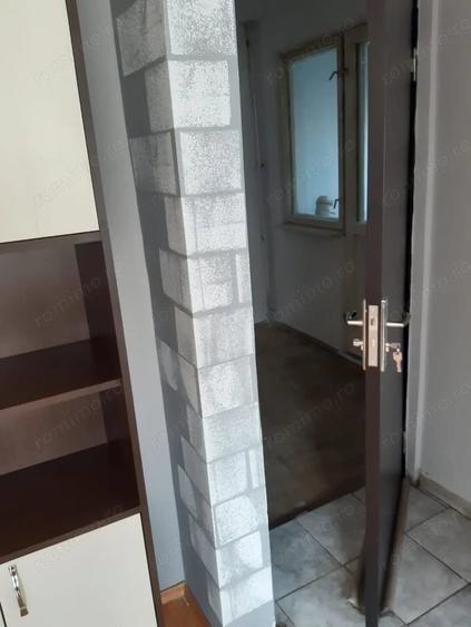 Apartament cu 4 camere semidecomandat în Micro 39