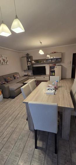 Apartament cu 3 camere decomandat în Lazaret