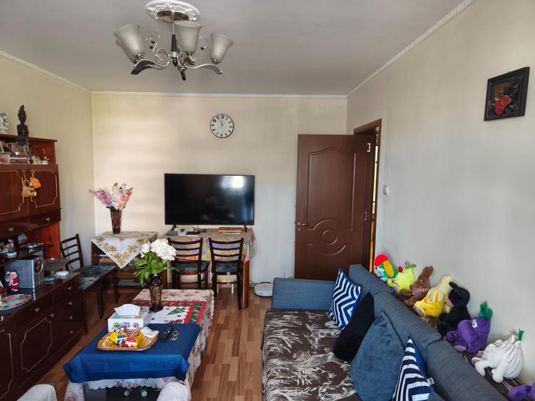 Apartament cu 3 camere decomandat în Drumul Taberei