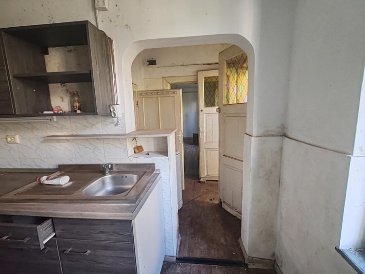 Casă individuală cu 3 camere cu Canalizare în Central