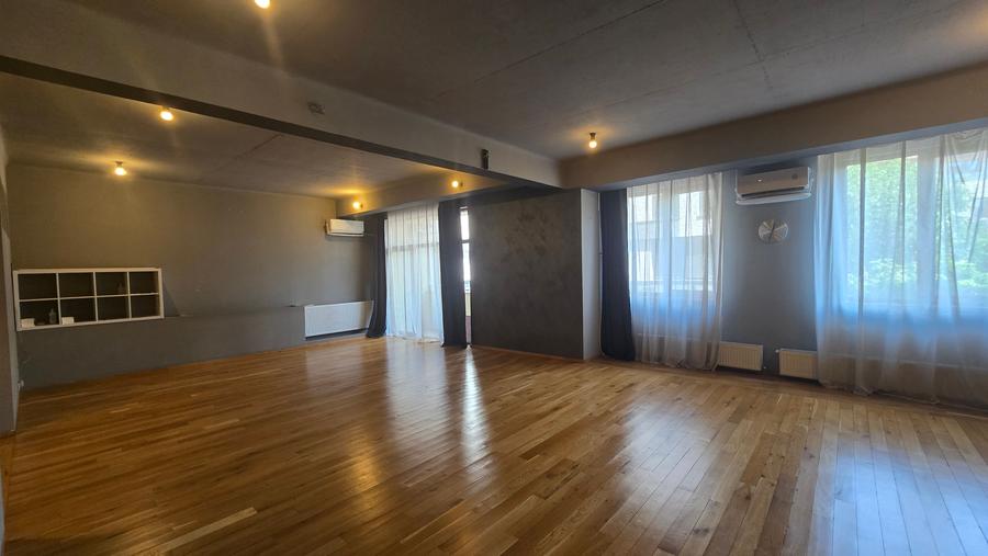 Apartament cu 4 camere decomandat în Eminescu