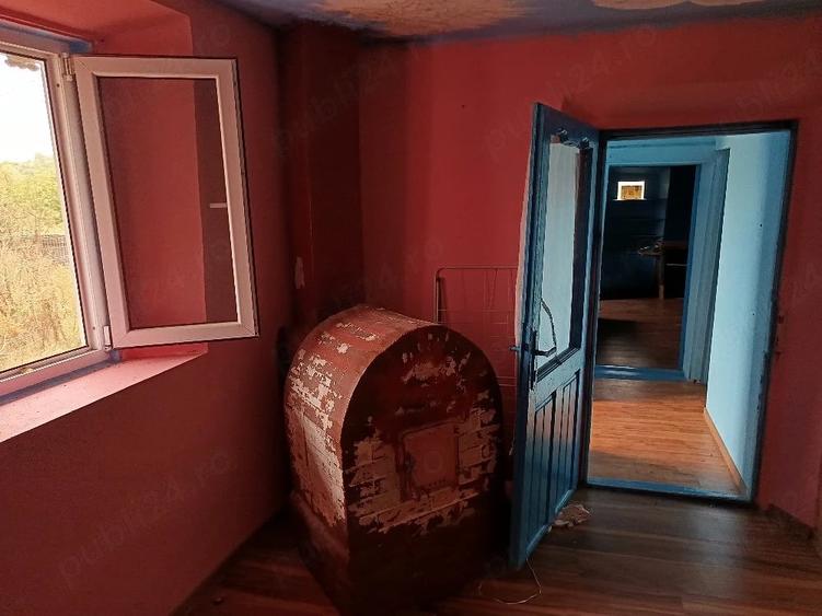 Casă cu 2 camere cu Teren 1400 Mp în Ivănești