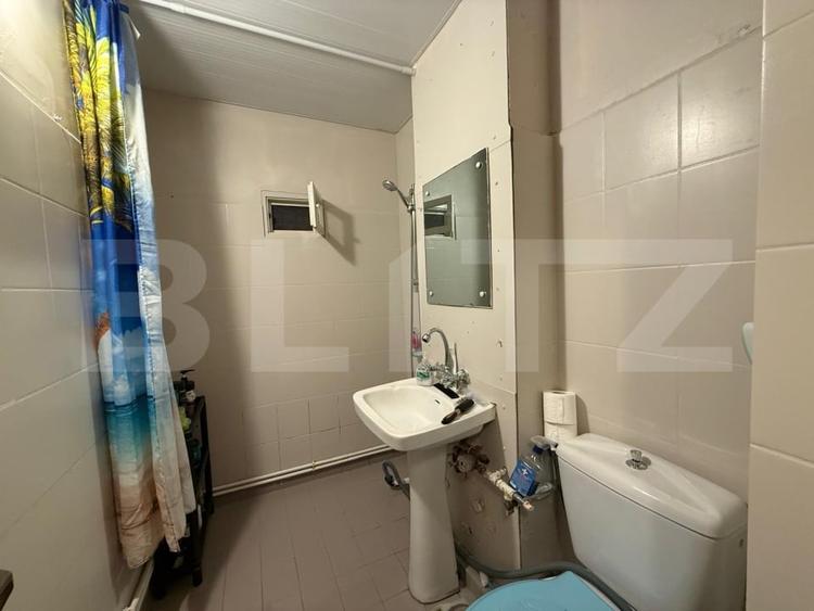 Apartament cu 2 camere semidecomandat, mobilat în Craiovița Nouă