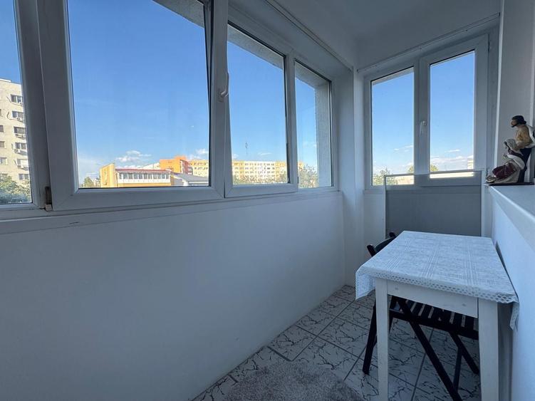 Apartament cu 2 camere decomandat în Titan