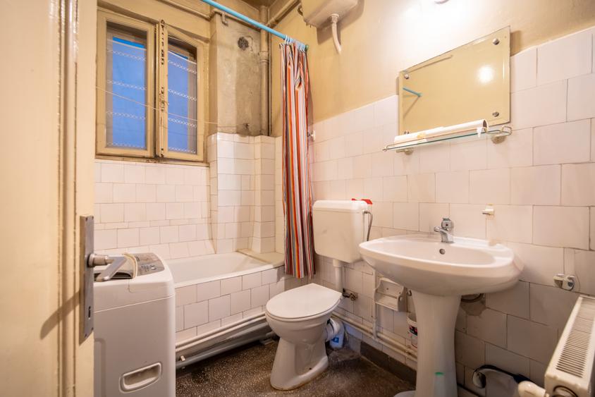 Casă cu 3 camere cu Canalizare în Cotroceni