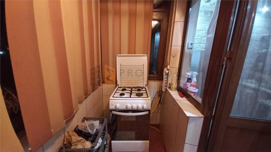 Apartament cu 2 camere semidecomandat, mobilat în Micro 3