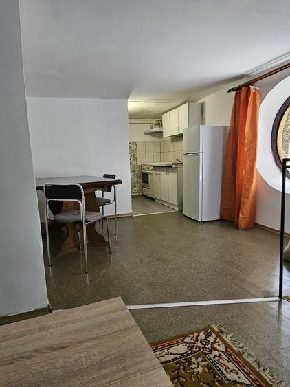 Garsonieră decomandată în Central
