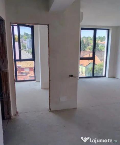 Apartament cu 2 camere semidecomandat în Andrei Mureșanu