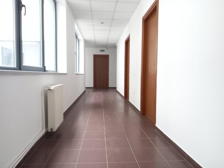 Birou, de 400 mp, în Central