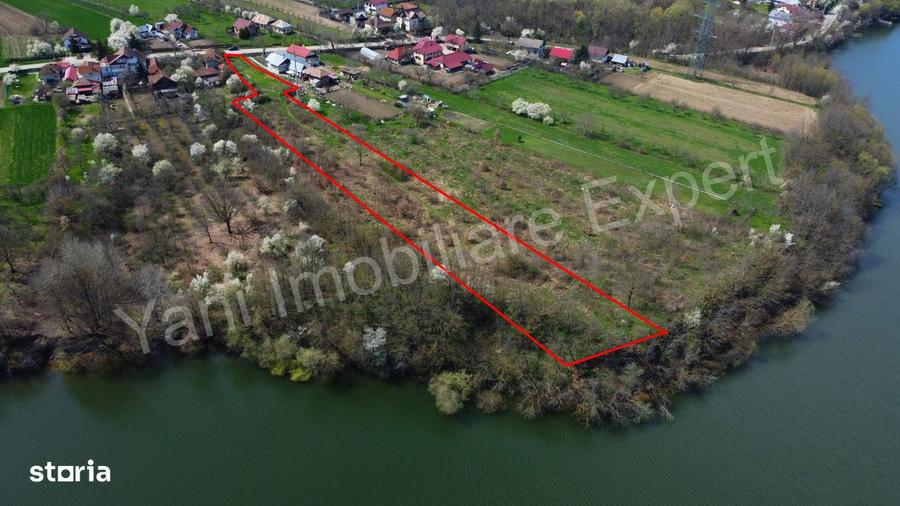 Teren de 3595 mp, în Merișani
