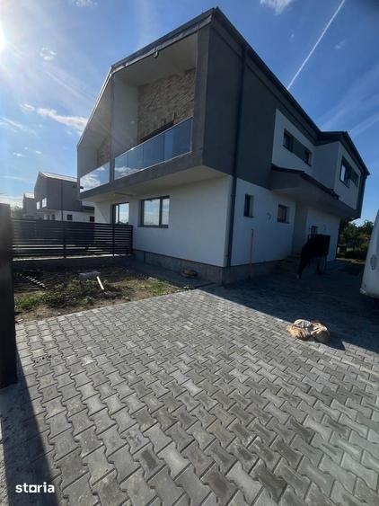 Casă cu 4 camere cu Teren 350 Mp în Jucu